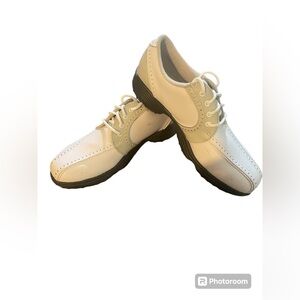 FOOTJOY Greenjoys soft spike golf shoes. EUC  see pics